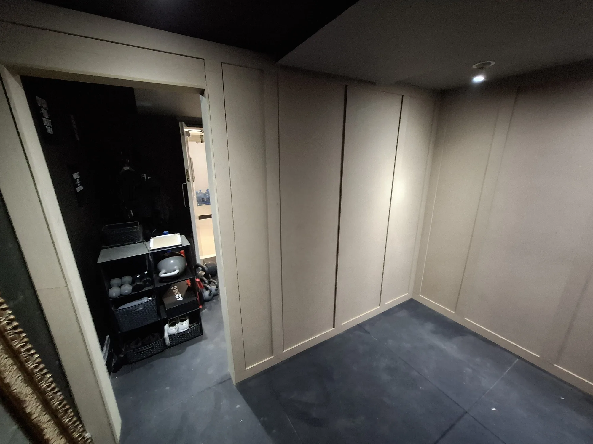 Wall panelling running into the corner